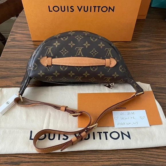 ♥️sold♥️Louis Vuitton classic bumbag monogram - Picture 2 of 16
